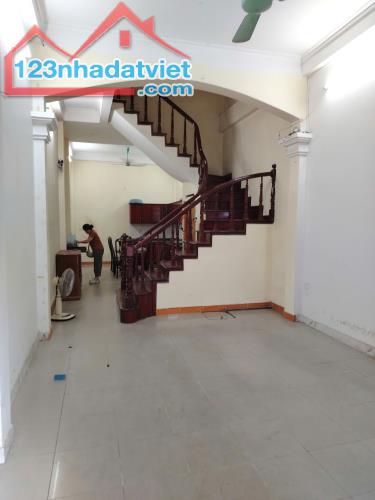 Cho thuê nhà liền kề 93 Hoàng Văn Thái làm VP, Trung tâm, KD online 4 tầng x 50m2, 4PN,