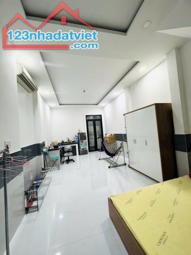 nhà đẹp gần eaon bình tân xe hơi ngủ trong nhà 3tầng 5phòng ngủ chủ gấp bán ace nhanh tay - 2