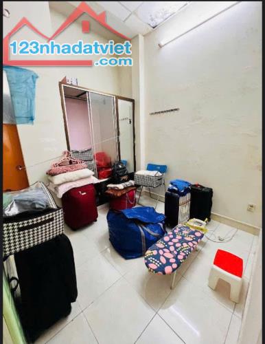 Bán nhà 3 lầu Nguyễn Sỹ Sách, P.15, Tân Bình – 4.5 tỷ – DT lớn, full nội thất" - 4
