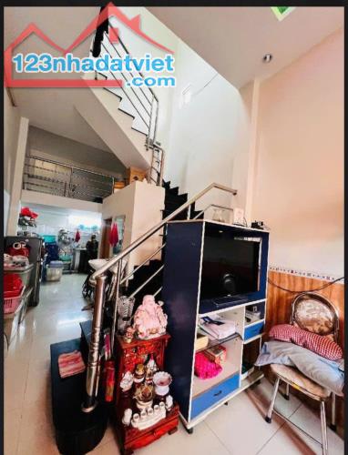 Bán nhà 3 lầu Nguyễn Sỹ Sách, P.15, Tân Bình – 4.5 tỷ – DT lớn, full nội thất" - 5