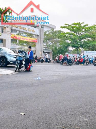 Chỉ còn 1 lô đối diện trường Tân Tiến,phường Tân Mai. 9x10m sổ thổ cư. Đường 8m.Giá 4tỷ850