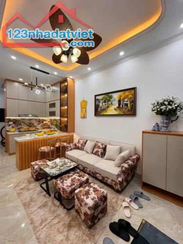 Nhà Đẹp Gần Đường Ô TÔ Hoàng Mai 25m, 5 tầng, mt 3m, giá 5.8 tỷ.
