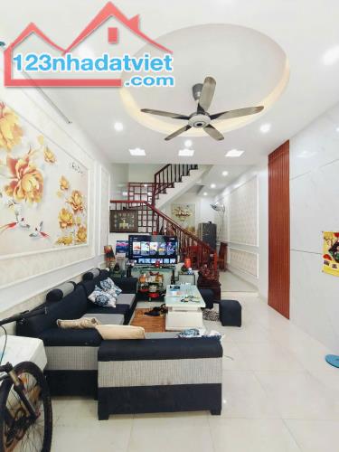 Bán nhà 3 tầng kinh doanh nhỏ lẻ được ngõ phố Nguyễn Thị Duệ, tp hải dương