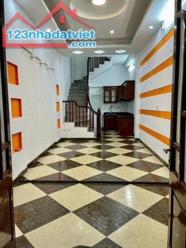 Nhà phố Hoàng Hoa Thám Thụy Khuê giáp danh 3 quận