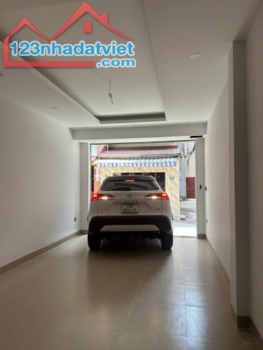 HIẾM, Mặt Ngõ ô tô tránh, vào nhà - lô góc, 65m x 5 tầng, thang máy – Phúc Đồng, Long Biên - 1