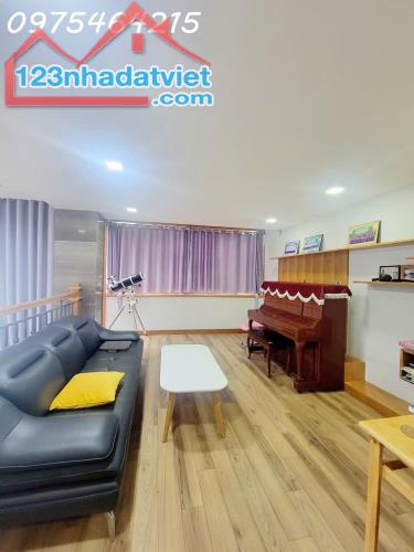 Biệt thự biệt lập Villa Park Quận 9 – Siêu phẩm giảm giá sốc 4 tỷ, chỉ còn 54 tỷ