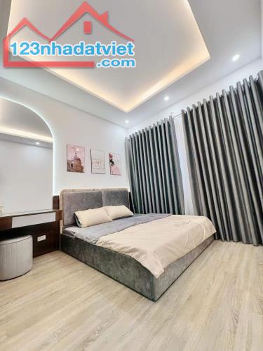 Đống Đa - Tôn Đức Thắng - Khâm Thiên - Ngõ rộng - 32 m - 4 Tầng - 4 PN - 5,6 tỉ.