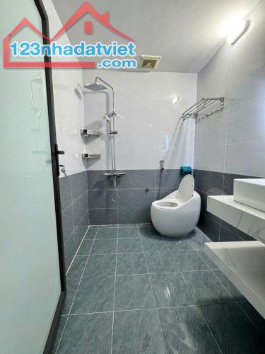 Đống Đa - Tôn Đức Thắng - Khâm Thiên - Ngõ rộng - 32 m - 4 Tầng - 4 PN - 5,6 tỉ. - 3