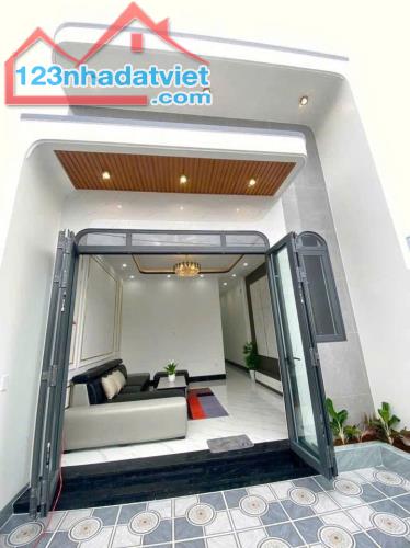 NHÀ CẤP 4 XÂY MỚI 2PN, DT 100M2, SÂN Ô TÔ GIÁ RẺ NHƯ CHO