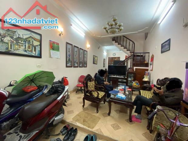 Cần bán nhà ngõ 165 Chợ Khâm Thiên, Đống Đa, 55m2, nhà dân xây, 9.8 tỷ