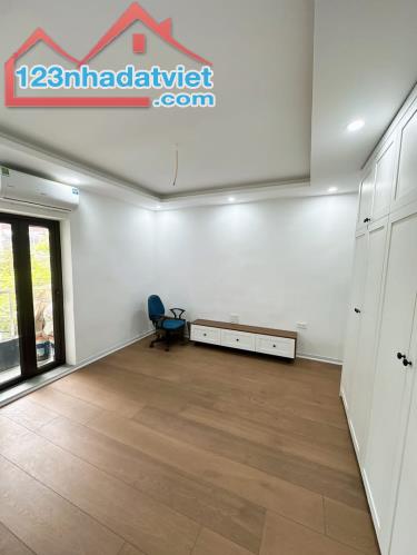 Nhà Đẹp - Ở Ngay- Lô Góc - Tập Thể Thành Công - Ba Đình - Dt:55m2/PK/2PN/Bếp*nhỉnh 3 tỷ