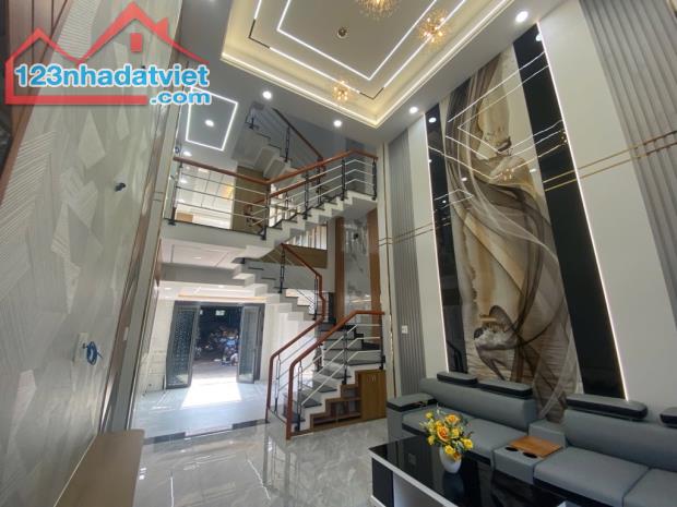 nhà đẹp ngay eaon bình tân hẻm 8m sát mặt tiền 4tầng dtsd 208m2 dọn vào ở ngay