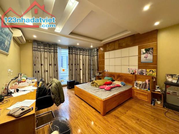 BÁN NHÀ PHỐ NGUYÊN HỒNG - LÔ GÓC 68M² - MT 5.5M - Ô TÔ TRÁNH - KINH DOANH VP - GIÁ 15,8 TỶ - 2