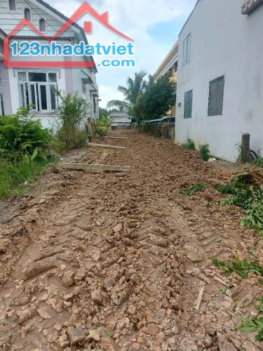 Chính chủ cần bán đất đường huyện 12b- Thị Trấn Vĩnh Bình- Huyện Gò Công Tây- Tiền Giang