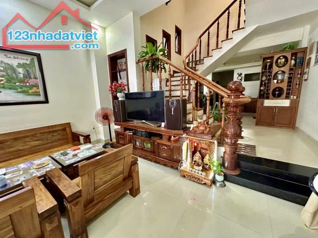 Nhà 3 tầng x 95m2 mặt tiền Thạch Lam sát biển Mỹ Khê - Nguyễn Văn Thoại chỉ nhỉnh 10 tỷ - 1
