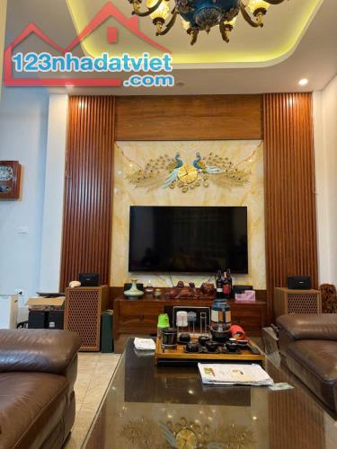 Bán nhà phố Tây Sơn, Đống Đa 45m nhà 5 tầng giá 11,2 tỷ