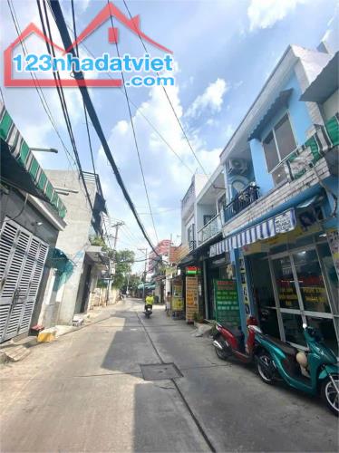 Mặt Tiền nhựa hẻm thông - Giá 1 tỷ 200 - DT 60,9m2 - Gần Chợ Bình Chánh !