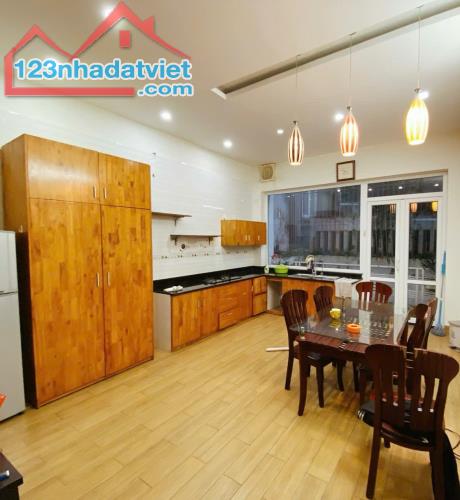 Cho thuê nhà phố Văn Cao, DT: 90m2, 4 ngủ khép kín. - 2
