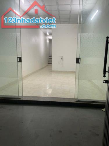 Cần Bán Nhà 2 Tầng Phường Đông Thọ Gần QT Lam Sơn Giá Nhỉnh 2 tỷ - 68m2