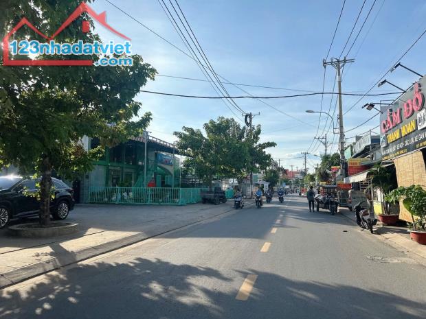 Bán BIỆT THỰ mặt tiền Vườn Lài Q12 ngang 13m 4 lầu có hầm 778m2 sát Gò Vấp chỉ 49 tỷ.