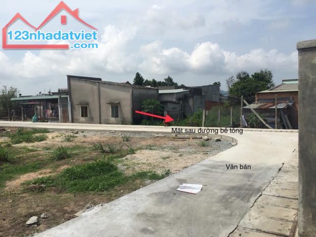 Bán 236m đất hai mặt tiền đường nhựa có 150 m thổ cư