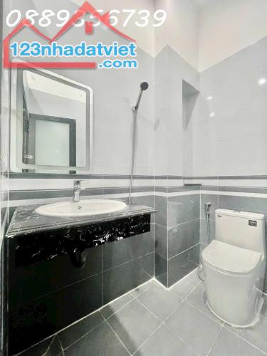 BÁN GẤP NHÀ CĂN GỐC MỚI XÂY 3 TẦNG + SÂN THƯỢNG ĐÚC BTCT – GẦN CHỢ SÁNG BÙI MINH TRỰC - 2