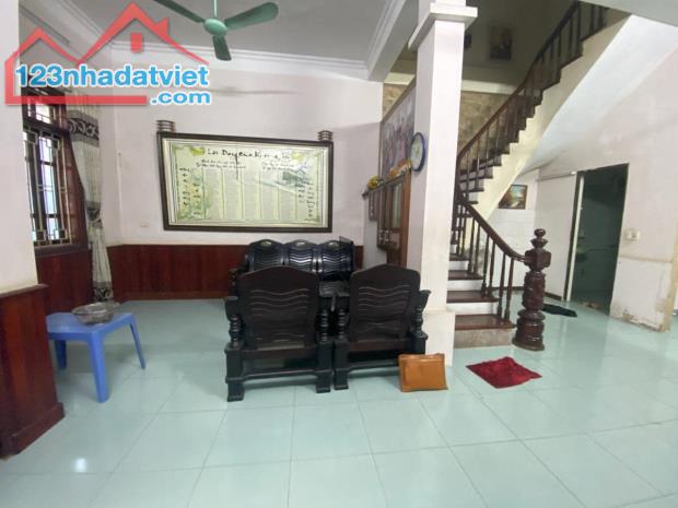 Cần bán gấp siêu phẩm quận Bắc Từ Liêm 68m2, 4T, thang máy, ô tô tránh dừng đỗ, gần hồ, ng