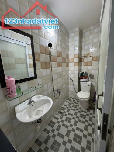 CHO THUÊ NHÀ 3 TẦNG HẺM OTO ĐƯỜNG CAO ĐÀI - PHƯƠNG SƠN
- Diện tích 45.4m2 full ODT
- - 3