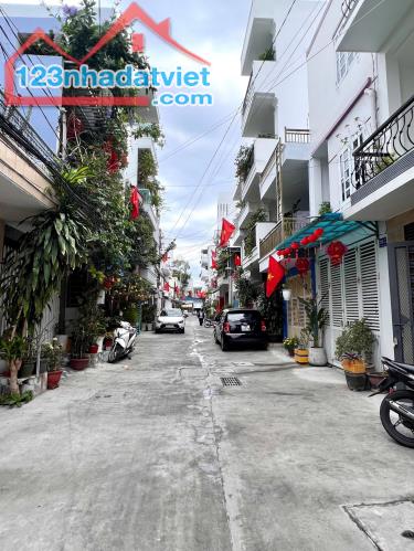 🌺 Bán nhà 1 trệt 1 lầu hẻm oto Lê Hồng Phong, Phước Hải- Nha Trang. Giá chỉ 3 tỷ 850