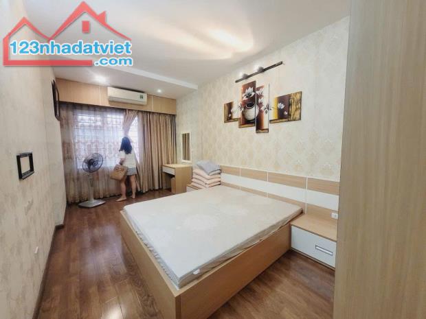 Bán nhà Tôn Đức Thắng phân lô sát phố - 2 thoáng 30m 5 tầng giá 7.6 tỷ - 3
