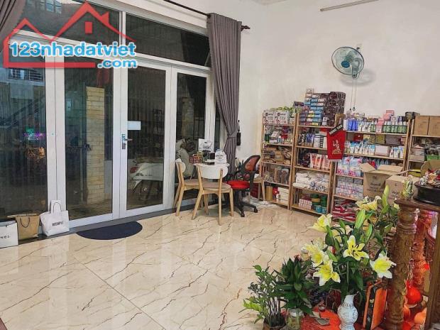 # Nhà Kiệt 3m Hoàng Diệu, 66m2, ngang 5.4m, 3 tầng kinh doanh, 4.2 tỷ