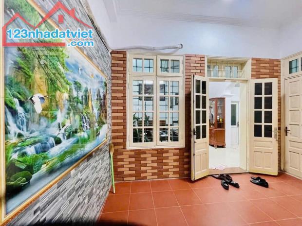 Bán nhà 55m2, 7,7 tỷ, Trương Định, Giáp Bát, Hoàng Mai, đủ nội thất, ngõ thông ô tô, gitốt