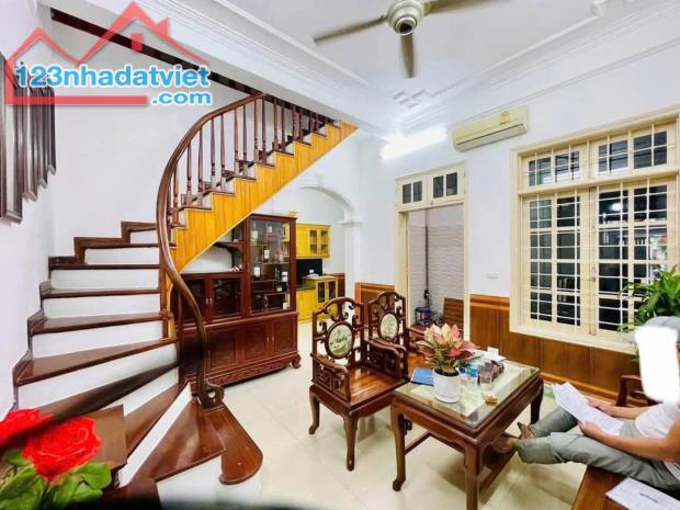 Bán nhà 55m2, 7,7 tỷ, Trương Định, Giáp Bát, Hoàng Mai, đủ nội thất, ngõ thông ô tô, gitốt - 1
