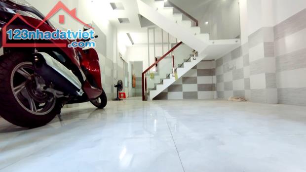 Nguyễn Trọng Tuyển TÂN BÌNH, 2 tầng 54m nở hậu, xe hơi đổ cửa, chỉ 5.9 tỷ, không lộ giới.