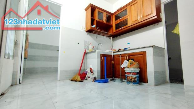 Nguyễn Trọng Tuyển TÂN BÌNH, 2 tầng 54m nở hậu, xe hơi đổ cửa, chỉ 5.9 tỷ, không lộ giới. - 2