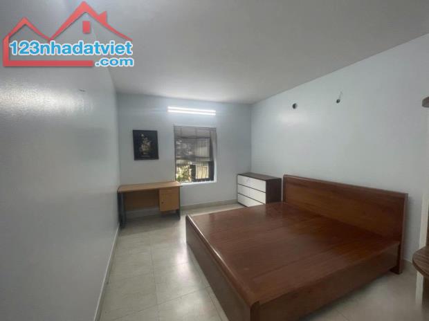 Cho thuê nhà tập thể tầng 3 Kim Liên, Đống Đa 70m giá 10tr gần Vincom Phạm Ngọc Thạch