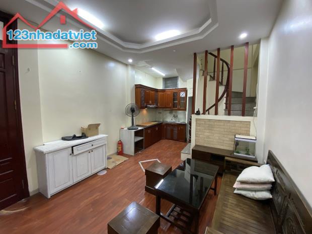 Cần bán nhà phố Nguyễn Lương Bằng, 5 tầng đầy đủ công năng, quận Đống Đa