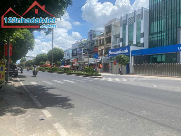 BÁN NHÀ QUẬN 11, LẠC LONG QUÂN, 68M2, GẦN ĐẦM SEN, HƠN 5 TỶ