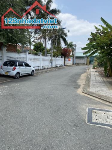 Nhà Gấp Bán Giảm 2 Tỷ 200m2 Full Thổ Cư, Đường 8 Trường Thạnh, Tp Thủ Đức, Chỉ Còn 9 Tỷ
