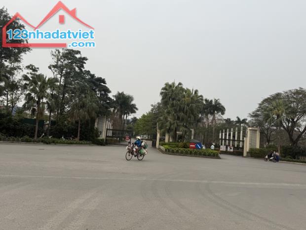 CỰC HIẾM ! BÁN NHÀ PHÂN LÔ - Ô TÔ TRÁNH - NGUYỄN HOÀNG TÔN 135M2 - 6M MẶT TIỀN - SÁT PHỐ - 2