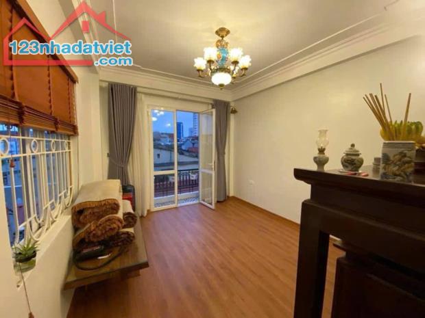 Thái Thịnh - Nhà đẹp full nội thất xịn, mặt tiền rộng, thoáng sáng