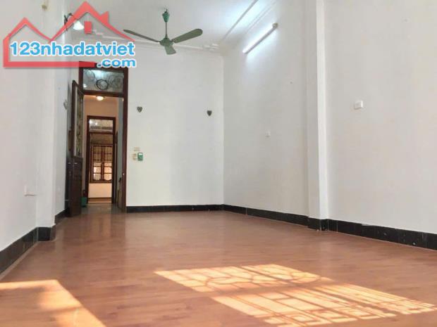 PHÂN LÔ LÁNG HẠ Ô TÔ TRÁNH - KINH DOANH ĐA DẠNG - DT 56m2 5 tầng MT 3.5m Giá 18.9 tỷ