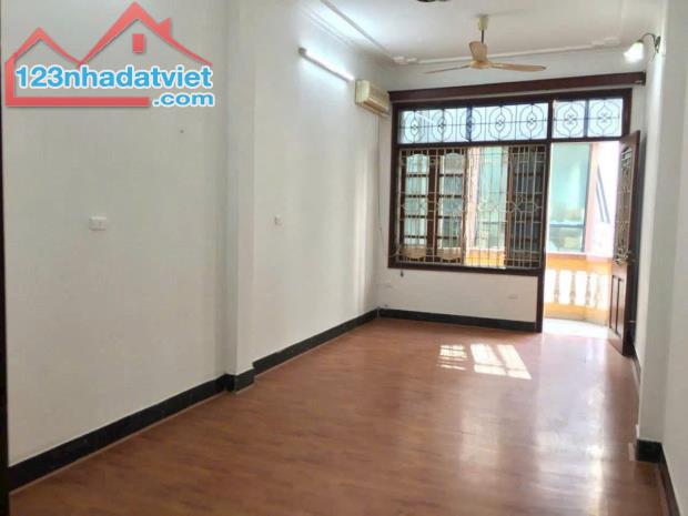 PHÂN LÔ LÁNG HẠ Ô TÔ TRÁNH - KINH DOANH ĐA DẠNG - DT 56m2 5 tầng MT 3.5m Giá 18.9 tỷ - 2