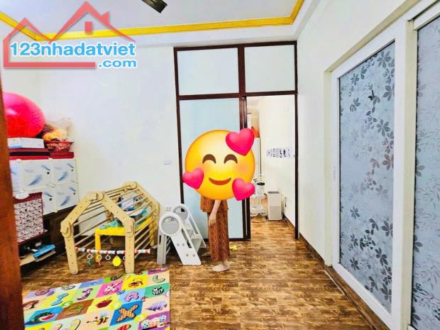 NGÕ 318 ĐÊ LA THÀNH LÔ GÓC - KINH DOANH NHỎ - NGÕ THÔNG DT 40m2 5T x MT 4.8m Giá 9.5 tỷ - 1