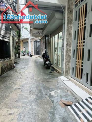 Cần bán 50m đất phố Nam Dư, ngõ rộng, mặt phố cách mặt phố vài chục m. giá thỏa thuận