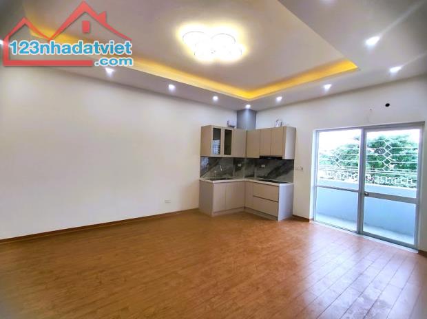 Bán căn hộ 2PN 86m2 – Nhà mới đẹp - Đối diện công viên Hòa Bình