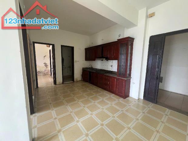 Bán căn hộ Chung cư Thông Tấn, 81m2, 2PN - Giá 2,35 tỷ