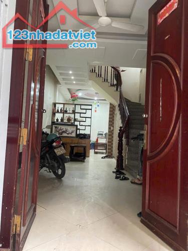 PHỐ QUAN NHÂN KINH DOANH SẦM UẤT NGÀY ĐÊM DT 64m2 3 tầng MT 4.1m Giá 18.88 tỷ - 3