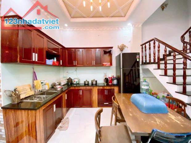 Siêu phẩm giá rẻ, nhà đẹp full nội thất - 2