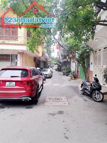 BÁN NHÀ PHỐ NGUYÊN HỒNG - 93M² - VỊ TRÍ ĐẸP - Ô TÔ TRÁNH - KINH DOANH - GIÁ CHỈ 25 TỶ
